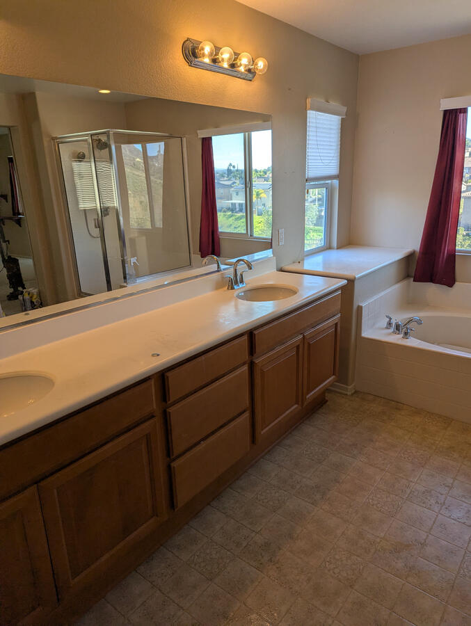master bathroom deep cleaning